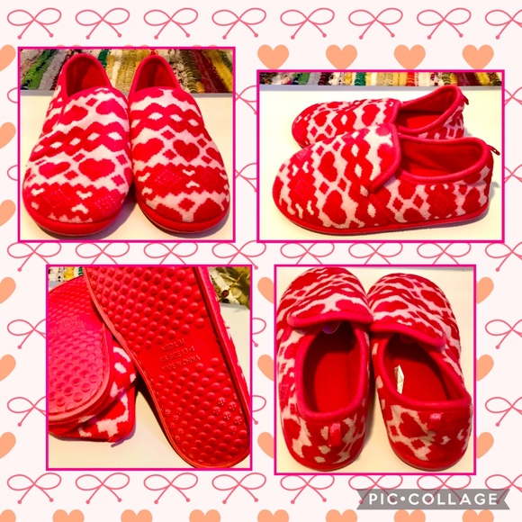💕10 for $10 Girls Pink Hearts Design Slippers💕 - Picture 1 of 5